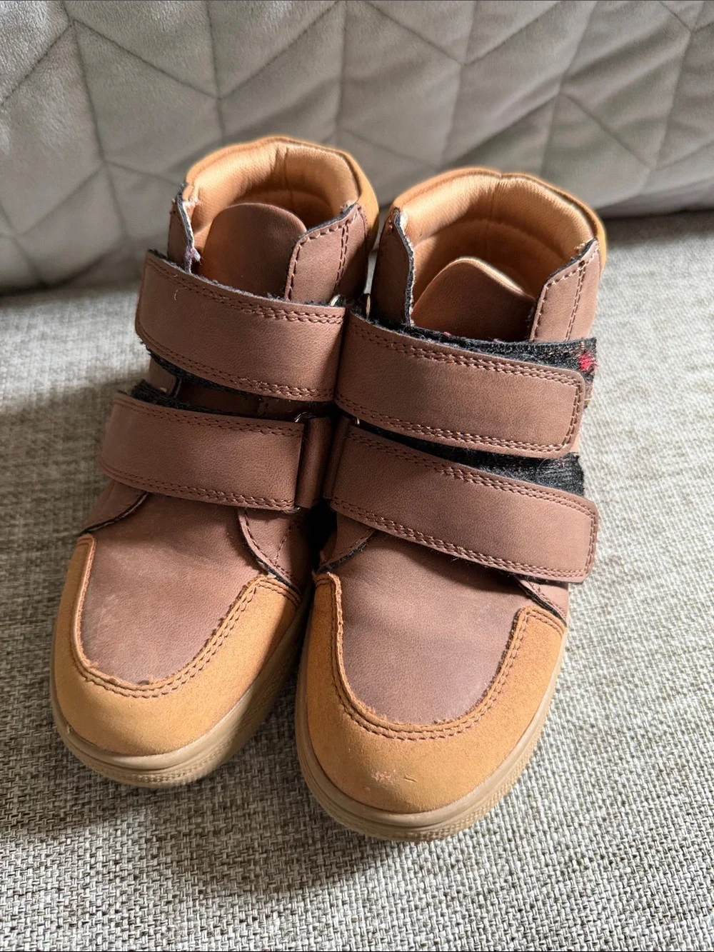 Kids High-Top Velcro Sneakers in Brown